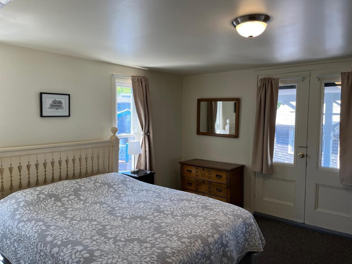 The Attleboro House Hotel Oak Bluffs Eksteriør billede