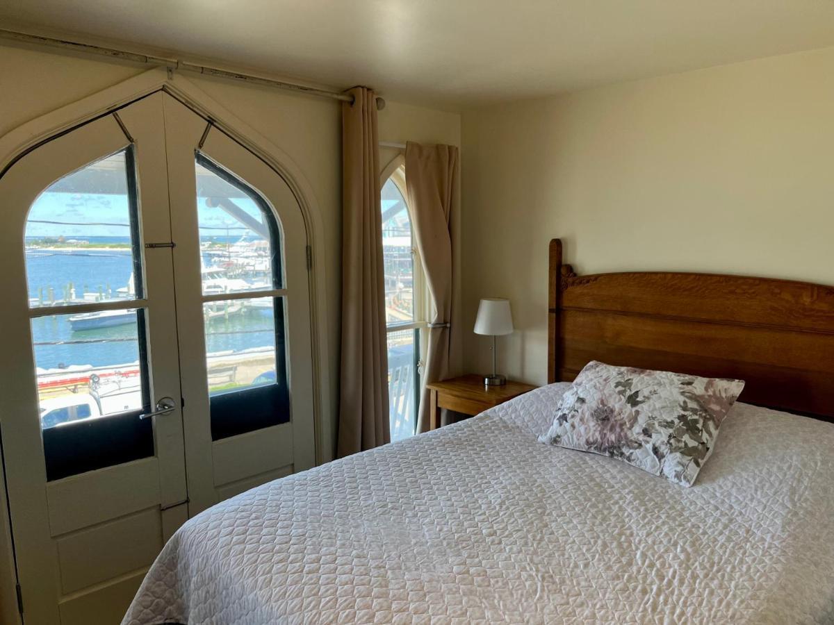 The Attleboro House Hotel Oak Bluffs Eksteriør billede
